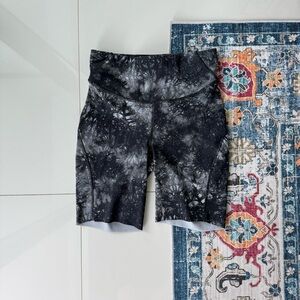 Lululemon Base Pace 8”